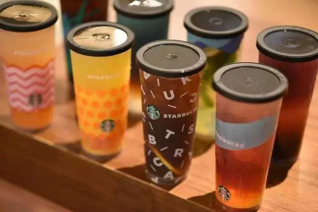 冰球革命，高效生產(chǎn)：大型杯裝冰球包裝設(shè)備助力飲料企業(yè)創(chuàng)新升級(jí)