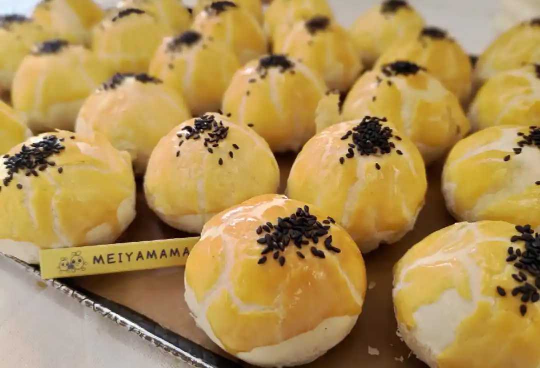 蛋黃酥月餅包裝機(jī)——傳統(tǒng)美味的現(xiàn)代封裝，守護(hù)經(jīng)典，傳遞心意