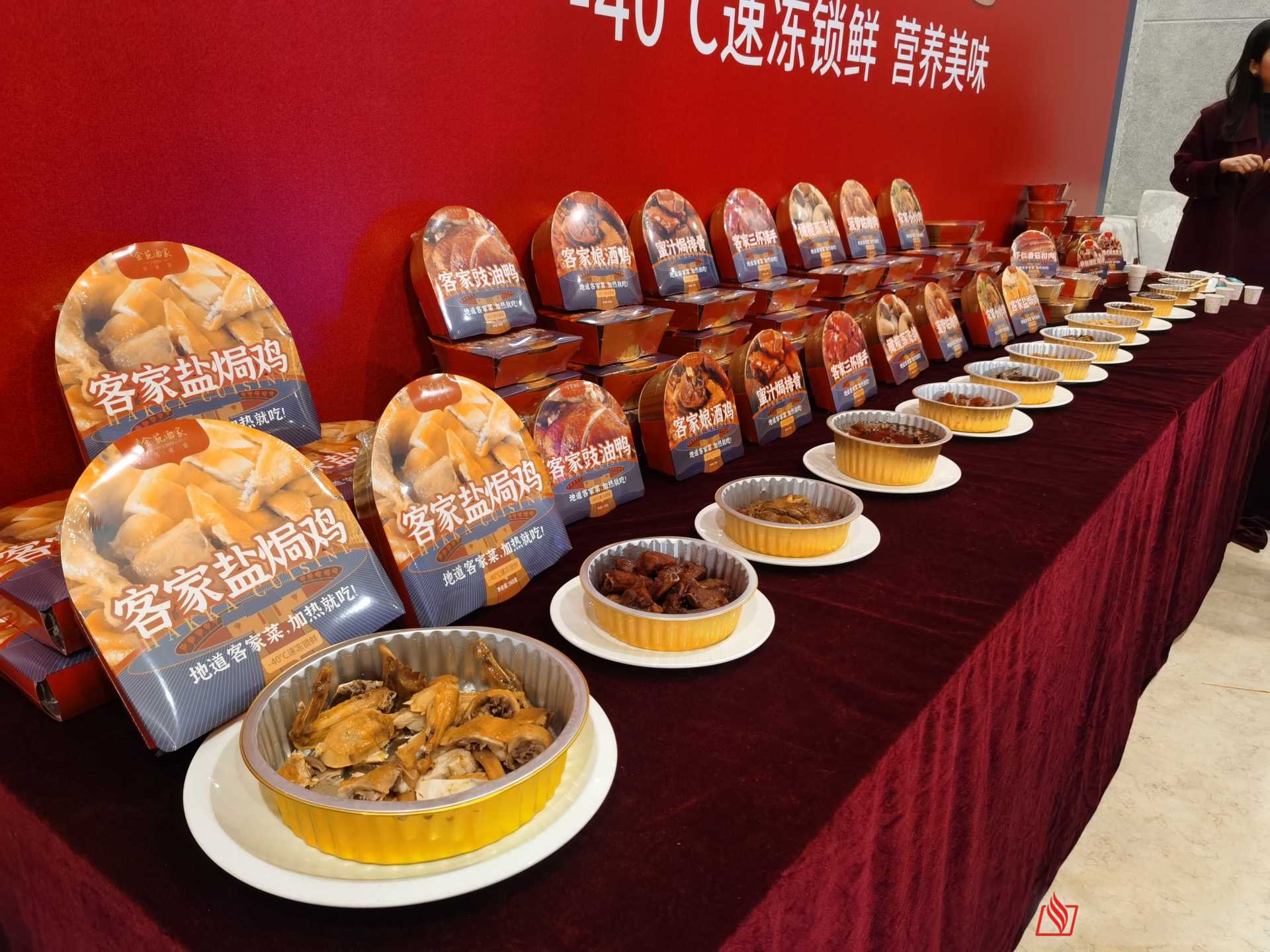 預(yù)制菜鎖鮮革命！一臺 “會呼吸” 的包裝機如何讓料理包媲美現(xiàn)做？